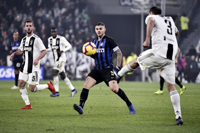 Inter, Zanetti a Wanda Nara: “Ognuno rispetti il proprio ruolo” Inter, Zanetti a Wanda Nara: “Ognuno rispetti il proprio ruolo”
