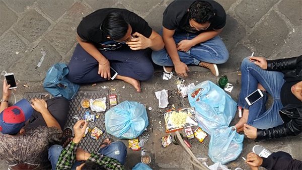 Genova, viaggio nel califfato di via Pre.I pakistani alla conquista del centro Genova, viaggio nel califfato di via Pre.I pakistani alla conquista del centro