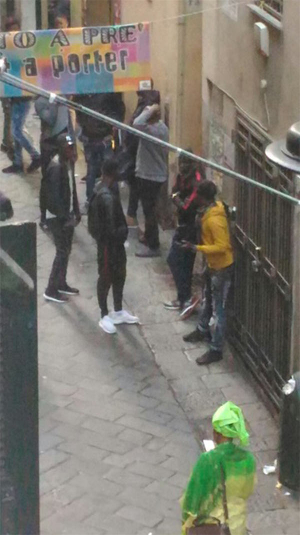 Genova, viaggio nel califfato di via Pre.I pakistani alla conquista del centro Genova, viaggio nel califfato di via Pre.I pakistani alla conquista del centro