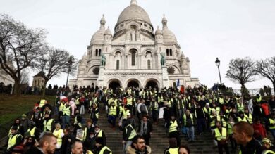 Gilet gialli, scontri sugli Champs-Elysees. Bloccata la frontiera con l’Italia