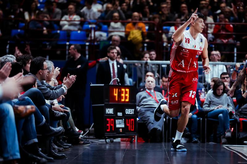 Mike James show al Forum, l’Olimpia Milano vince il derby con Varese