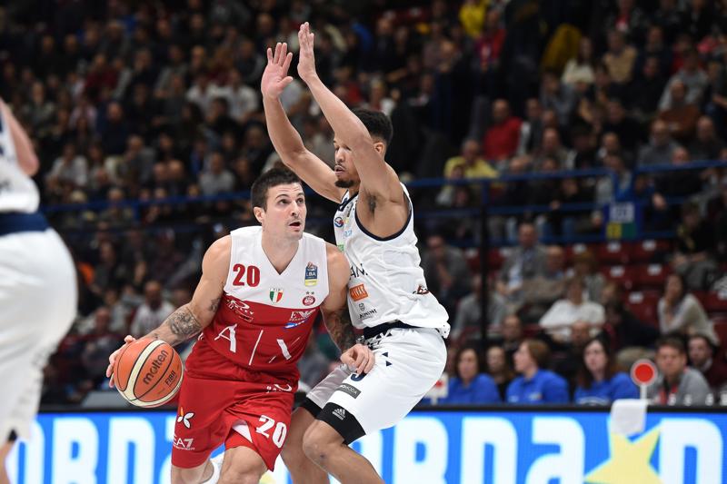 Olimpia Milano-Brescia 87-75, derby di Natale nel segno di Tarczewski-Jerrells Olimpia Milano-Brescia 87-75, derby di Natale nel segno di Tarczewski-Jerrells