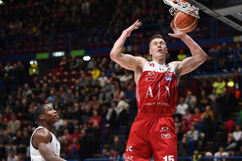 Olimpia Milano-Brescia 87-75, derby di Natale nel segno di Tarczewski-Jerrells Olimpia Milano-Brescia 87-75, derby di Natale nel segno di Tarczewski-Jerrells