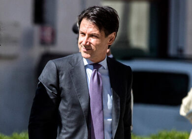 Conte: “Lo spread calerà ancora. Il Pd fa opposizione senza argomenti”