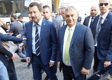 Salvini, alleato di Orban, sotto attacco.Ma nel 1956 i capi PCI e Napolitano..