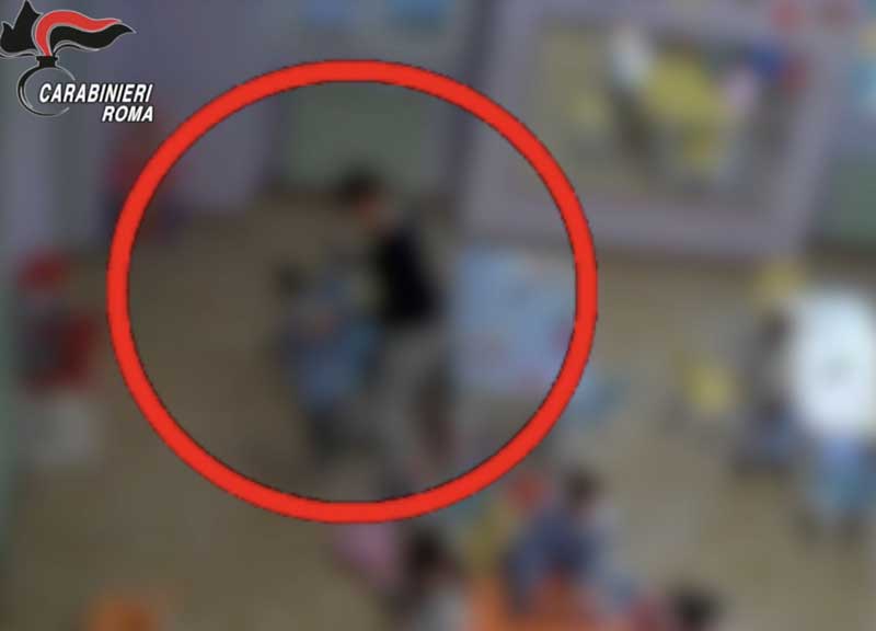 Castelli Romani, botte e insulti ai bimbi: 4 arresti nell’asilo degli orrori Castelli Romani, botte e insulti ai bimbi: 4 arresti nell’asilo degli orrori