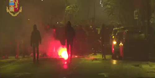 Guerriglia alla festa della Lazio, notte di follia: 8 feriti e 3 arresti Guerriglia alla festa della Lazio, notte di follia: 8 feriti e 3 arresti