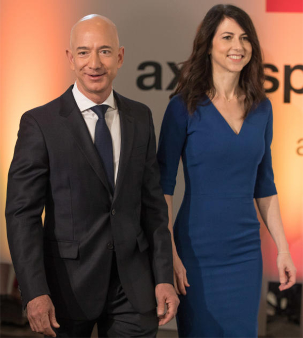 Amazon, Jeff Bezos: dopo il divorzio, spunta già un nuovo amore Amazon, Jeff Bezos: dopo il divorzio, spunta già un nuovo amore