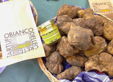 Iva tartufo al 5%, così “assorbe” le opposizioni. Riesplode il caso assorbenti