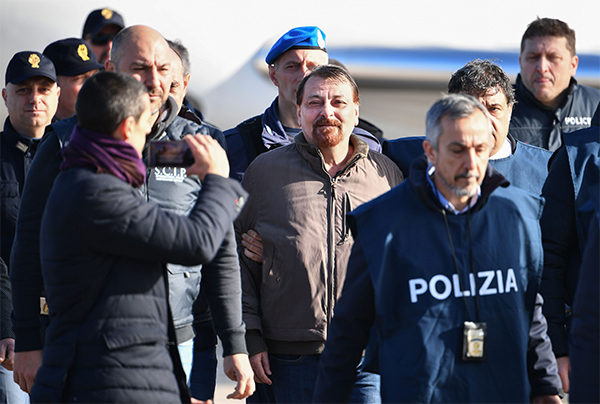 Battisti, Procura di Milano indaga su rete di protezione