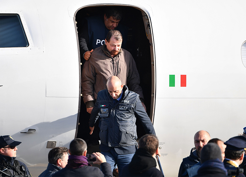 Battisti, Procura di Milano indaga su rete di protezione