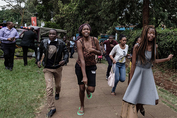 Terrorismo, commando assalta hotel a Nairobi: 7 morti. Al-Shabaab rivendica Terrorismo, commando assalta hotel a Nairobi: 7 morti. Al-Shabaab rivendica