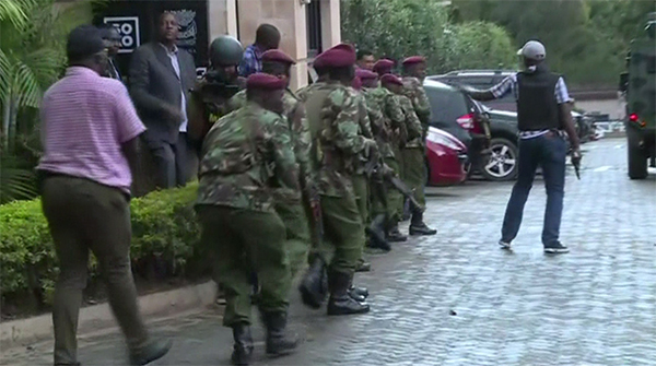 Terrorismo, commando assalta hotel a Nairobi: 7 morti. Al-Shabaab rivendica Terrorismo, commando assalta hotel a Nairobi: 7 morti. Al-Shabaab rivendica