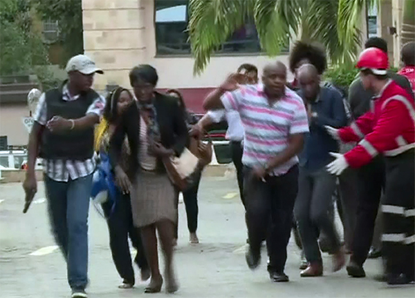 Terrorismo, commando assalta hotel a Nairobi: 7 morti. Al-Shabaab rivendica Terrorismo, commando assalta hotel a Nairobi: 7 morti. Al-Shabaab rivendica