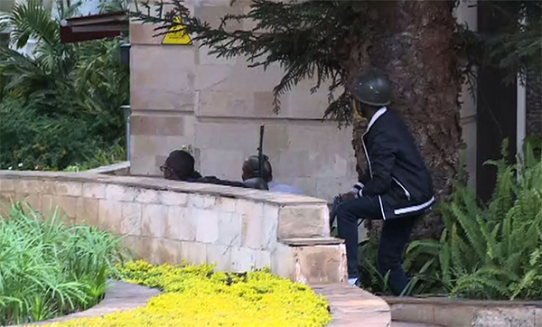 Terrorismo, commando assalta hotel a Nairobi: 7 morti. Al-Shabaab rivendica Terrorismo, commando assalta hotel a Nairobi: 7 morti. Al-Shabaab rivendica