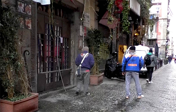 Napoli, bomba davanti alla storica pizzeria Gino Sorbillo Napoli, bomba davanti alla storica pizzeria Gino Sorbillo