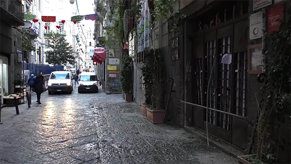 Napoli, bomba davanti alla storica pizzeria Gino Sorbillo Napoli, bomba davanti alla storica pizzeria Gino Sorbillo