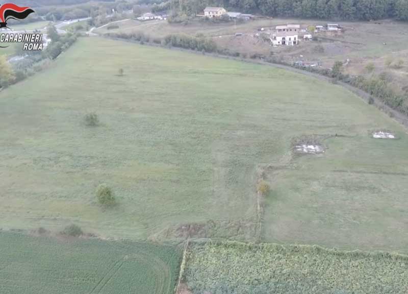 Schiavi di un bengalese, 11 ore al giorno al lavoro nei campi: preso caporale Schiavi di un bengalese, 11 ore al giorno al lavoro nei campi: preso caporale