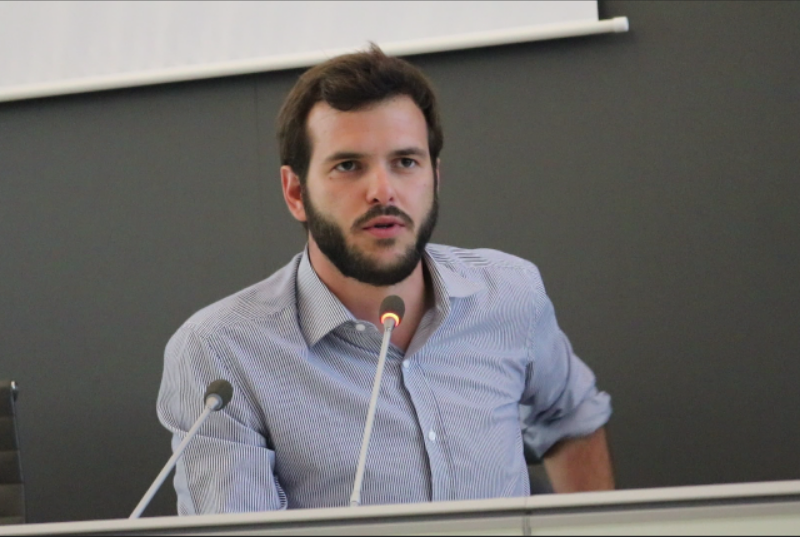 Sebastiano Caputo: il bel blogger con cui Freccero svecchia la Tv dei “brutti” Sebastiano Caputo: il bel blogger con cui Freccero svecchia la Tv dei “brutti”