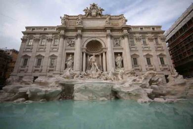 Tuffi nelle fontane: a Roma è mania. In un giorno un denunciato e un multato