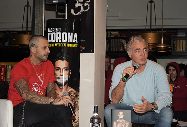 Fabrizio Corona racconta l’inedita biografia con Massimo Giletti a Milano