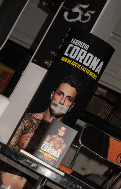 Fabrizio Corona racconta l’inedita biografia con Massimo Giletti a Milano