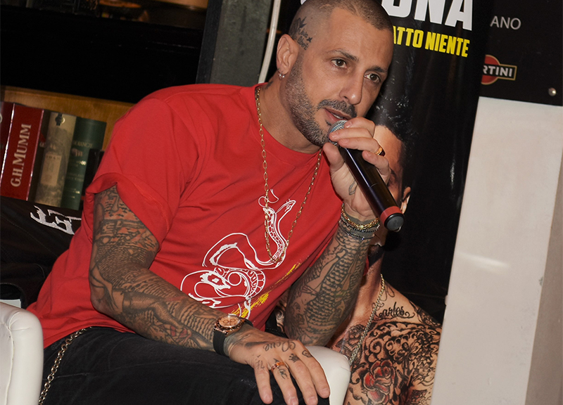 Fabrizio Corona racconta l’inedita biografia con Massimo Giletti a Milano