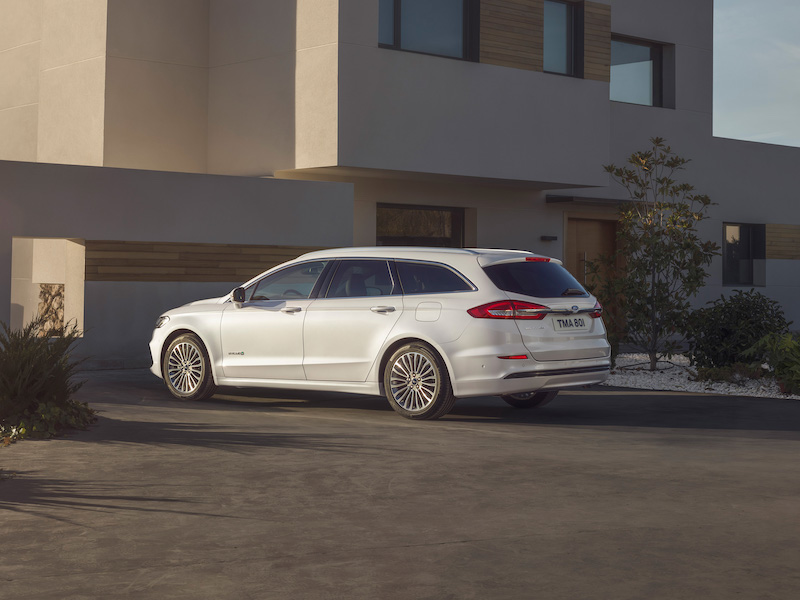 Ford: la Mondeo diventa ibrida