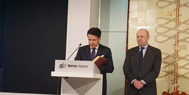 La prima campanella del premier Conte in Borsa italiana a Milano