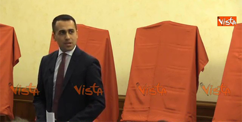 Di Maio: Campagna per conoscere strumenti che faranno uscire Paese da crisi Di Maio: Campagna per conoscere strumenti che faranno uscire Paese da crisi