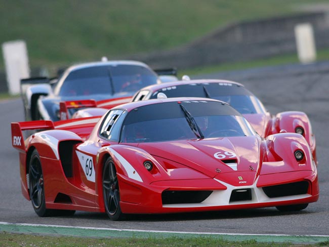 Ferrari, altro che recessione. Raggiunge i target e vola in Borsa Ferrari, altro che recessione. Raggiunge i target e vola in Borsa