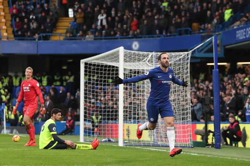 Higuain torna al gol e il Chelsea demolisce la ‘Cenerentola’ Huddersfield