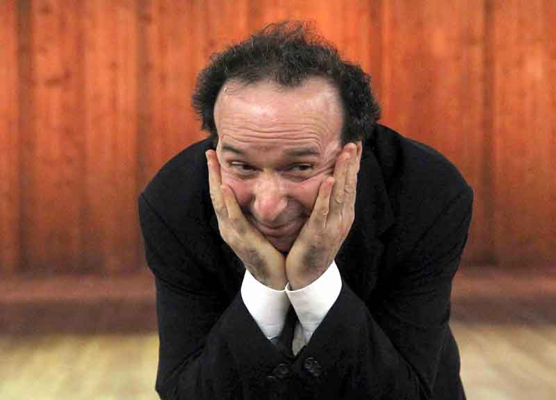 Ascolti Tv Auditel: C’è Benigni, omaggio di Freccero al comico da Oscar Ascolti Tv Auditel: C’è Benigni, omaggio di Freccero al comico da Oscar