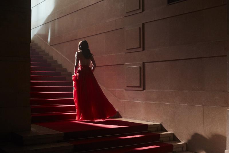 Campari, Entering Red: il nuovo short movie “milanese” firmato Garrone. VIDEO Campari, Entering Red: il nuovo short movie “milanese” firmato Garrone. VIDEO