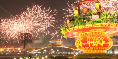 Cina, spettacolo di fuochi d’artificio per festeggiare il capodanno