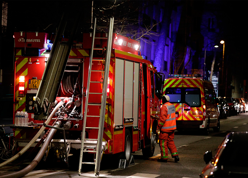 Incendio a Parigi: 10 morti, tra cui un bambino, e 30 feriti Incendio a Parigi: 10 morti, tra cui un bambino, e 30 feriti