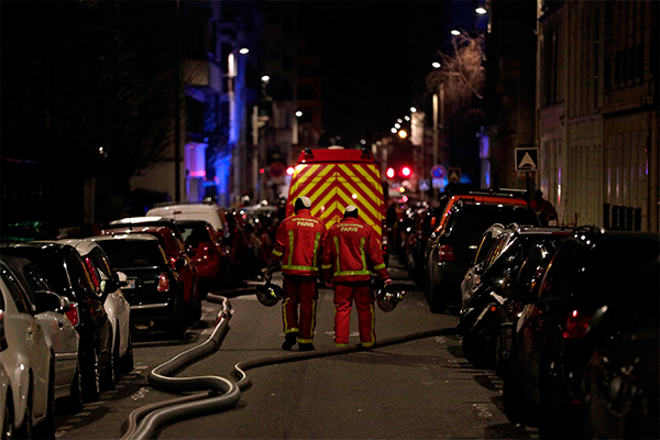 Incendio a Parigi: 10 morti, tra cui un bambino, e 30 feriti Incendio a Parigi: 10 morti, tra cui un bambino, e 30 feriti