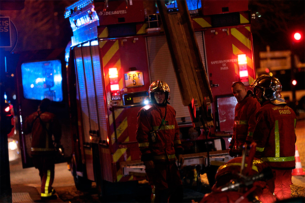 Incendio a Parigi: 10 morti, tra cui un bambino, e 30 feriti Incendio a Parigi: 10 morti, tra cui un bambino, e 30 feriti