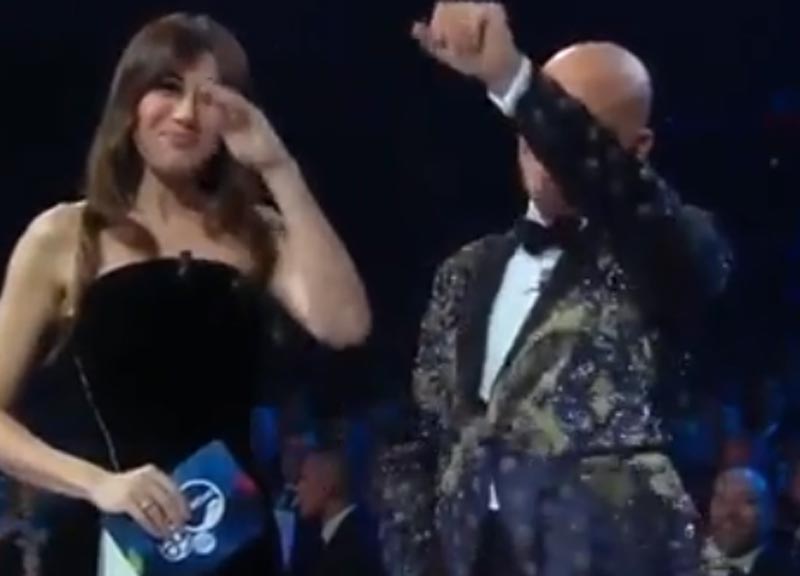 Sanremo 2019, Bisio gaffe con Bocelli. E Virginia Raffaelle sui Casamonica… Sanremo 2019, Bisio gaffe con Bocelli. E Virginia Raffaelle sui Casamonica…