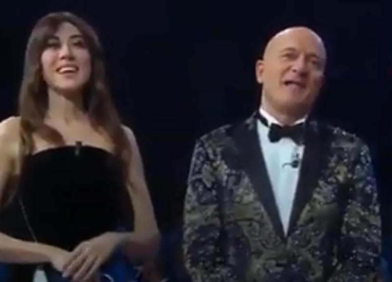 Sanremo 2019, Bisio gaffe con Bocelli. E Virginia Raffaelle sui Casamonica… Sanremo 2019, Bisio gaffe con Bocelli. E Virginia Raffaelle sui Casamonica…