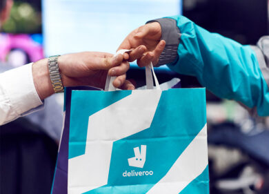 Deliveroo, via i piatti a base di pinne di squalo dalle tavole degli italiani
