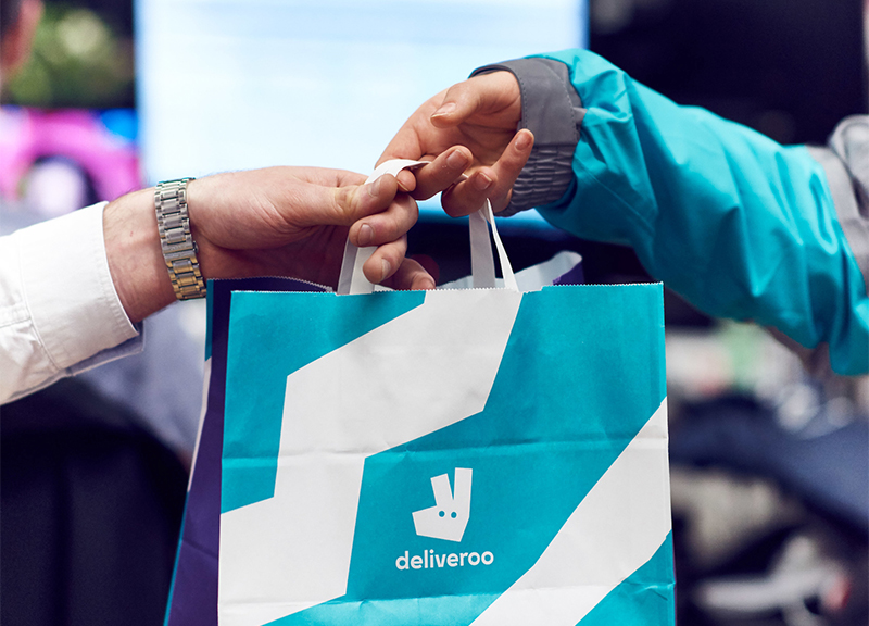 Deliveroo, via i piatti a base di pinne di squalo dalle tavole degli italiani Deliveroo, via i piatti a base di pinne di squalo dalle tavole degli italiani