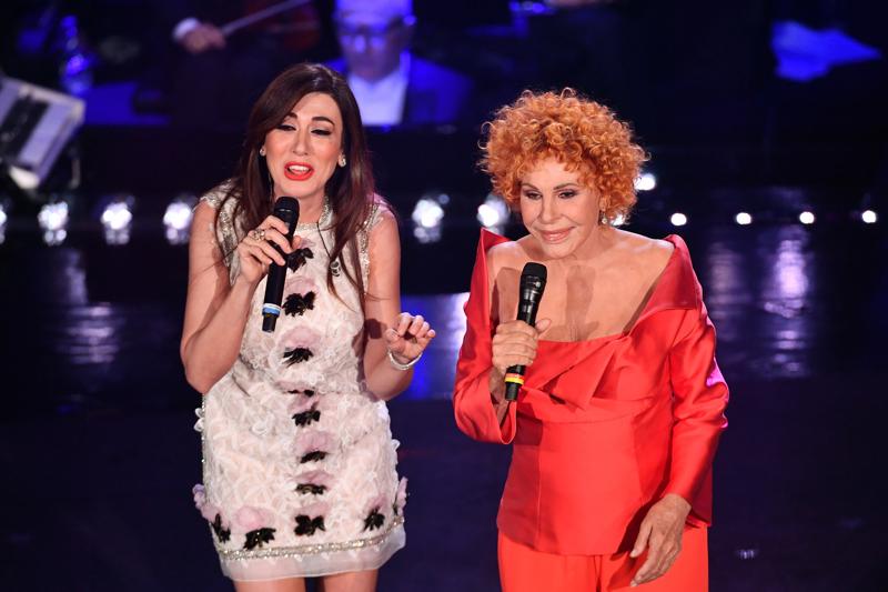 Sanremo 2019: Vanoni e Virginia Raffaele show. Serena Rossi: “Chiedano scusa a Mia Martini”