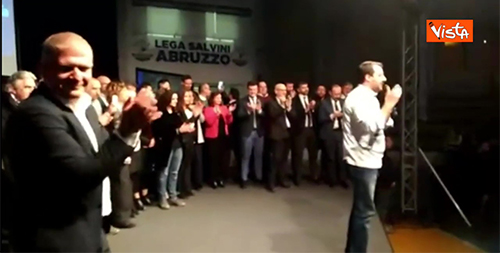 Sanremo, Salvini cita il Festival e il pubblico urla “Nooo!” Sanremo, Salvini cita il Festival e il pubblico urla “Nooo!”