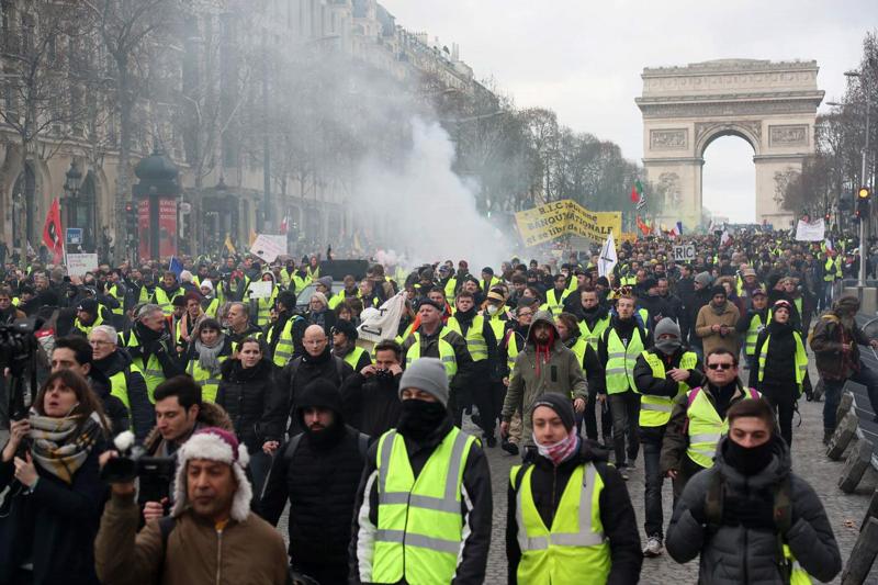 Gilet gialli, il ministro francese Loiseau: Di Maio dovrà vedersela con noi Gilet gialli, il ministro francese Loiseau: Di Maio dovrà vedersela con noi