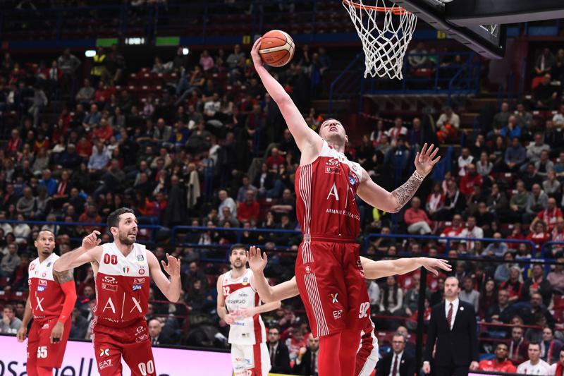 Olimpia Milano-Pesaro 111-74, Nunnaly show al Forum