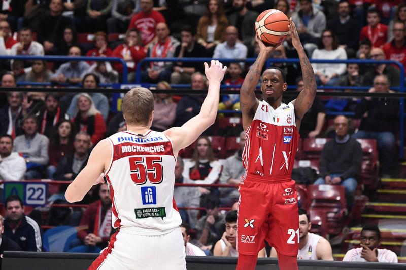 Olimpia Milano-Pesaro 111-74, Nunnaly show al Forum