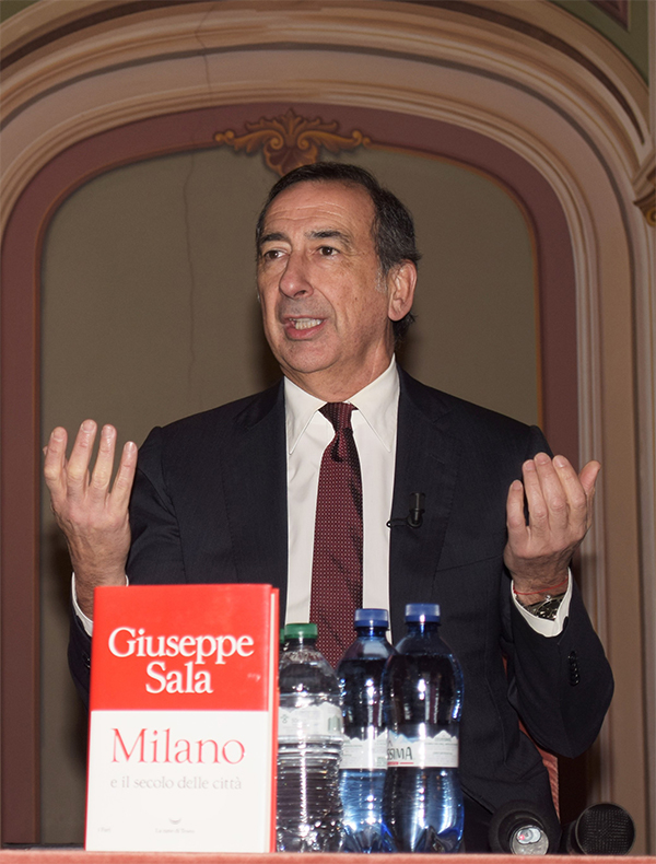 Giuseppe Sala a Varese presenta il suo libro”Milano e il secolo delle città” Giuseppe Sala a Varese presenta il suo libro”Milano e il secolo delle città”