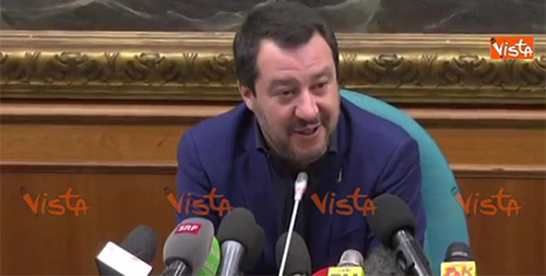 Abruzzo, Salvini: “Bizzarro veder festeggiare il Pd perchè è arrivato secondo” Abruzzo, Salvini: “Bizzarro veder festeggiare il Pd perchè è arrivato secondo”