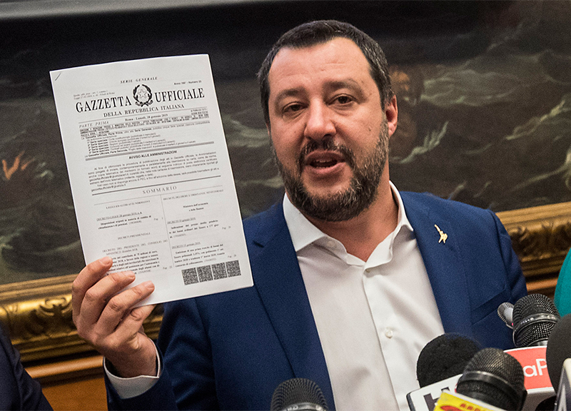 I rom processano Salvini. A Roma la condanna: “Il razzismo è un reato” I rom processano Salvini. A Roma la condanna: “Il razzismo è un reato”